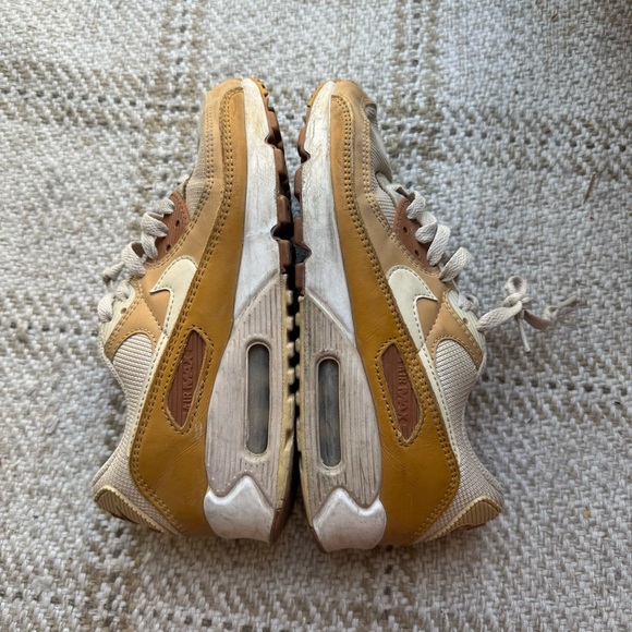 Nike Shoes - Nike Air Max 90 Caramel